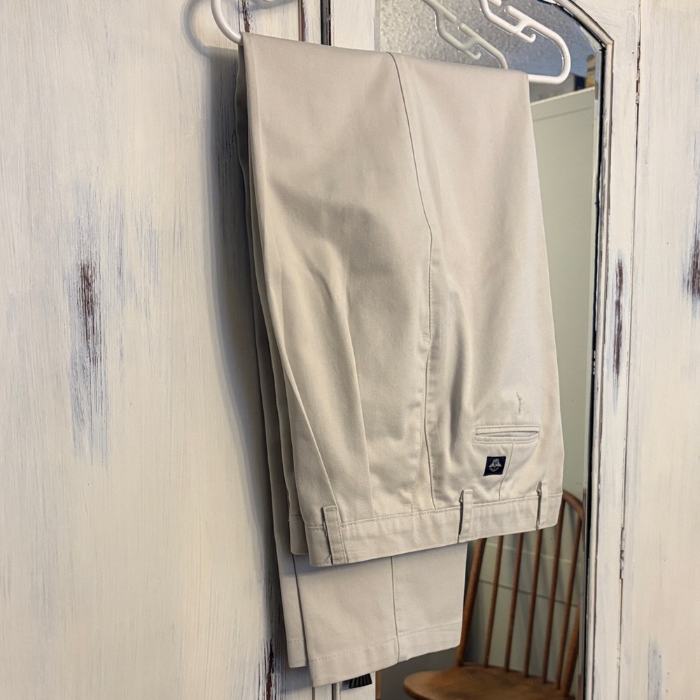 Dockers Men's Light Tan Chinos